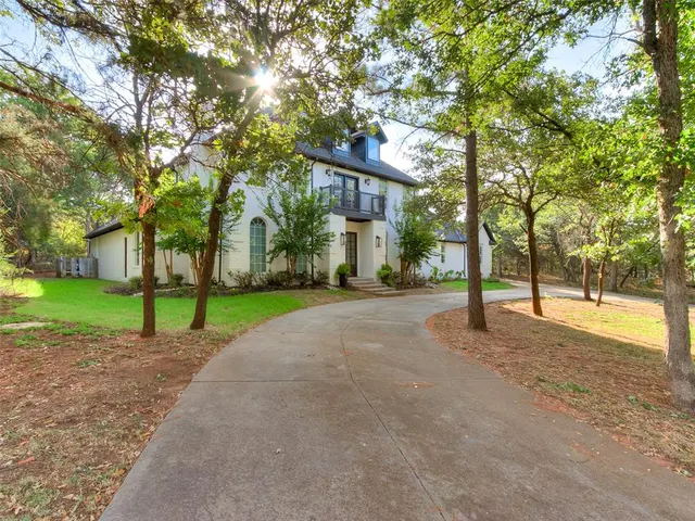 Photo 3 — 16 Greenmore Drive, Edmond, OK 73034