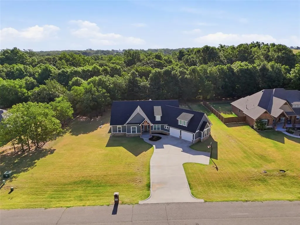 Photo 2 — 19101 Abigail Drive, Shawnee, OK 74801