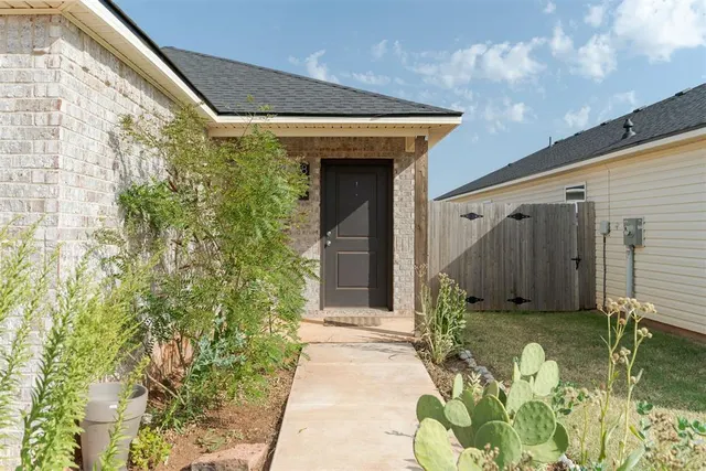 Photo 2 — 837 NE 105th Street, Oklahoma City, OK 73114