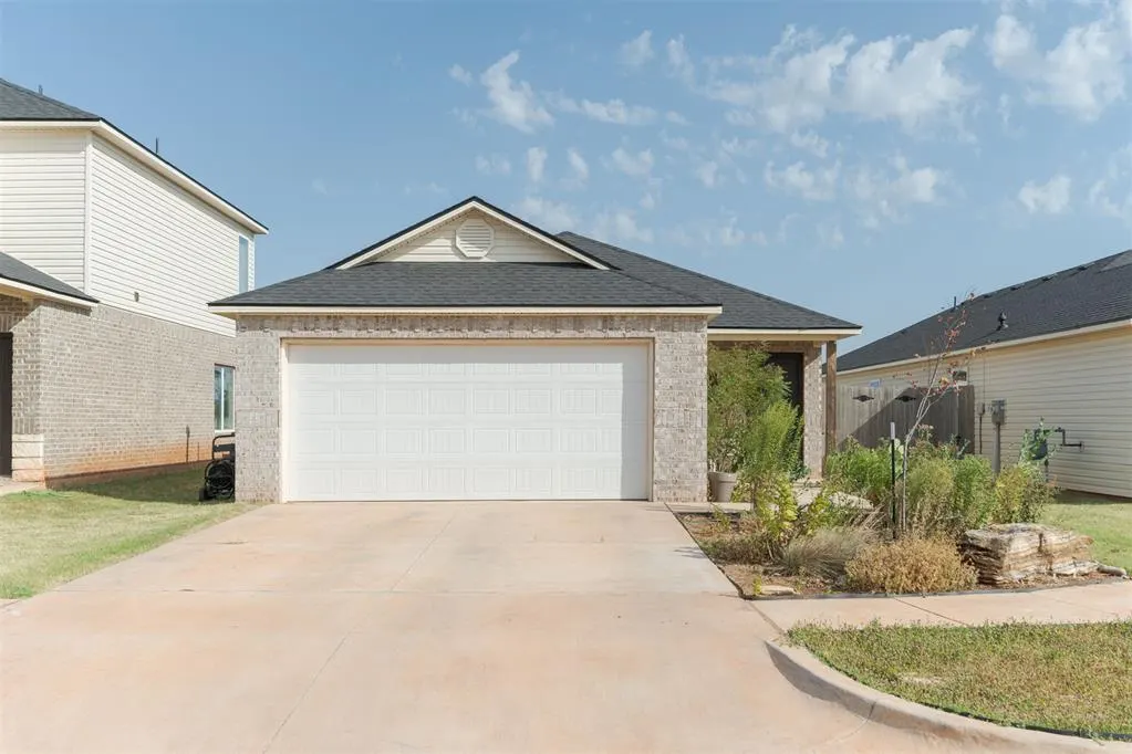Photo 3 — 837 NE 105th Street, Oklahoma City, OK 73114