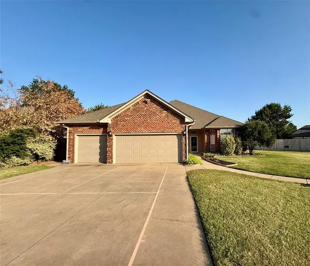 Photo 3 — 3908 Brunswick Lane, Norman, OK 73072