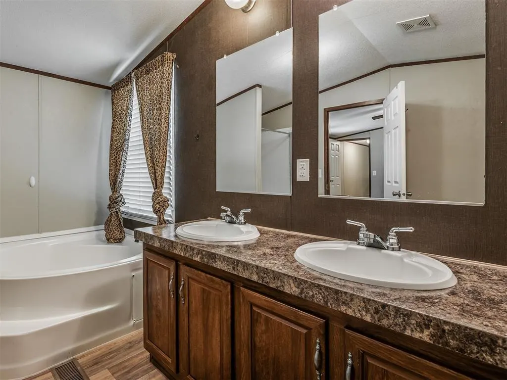 Photo 25 — 187 E Highland Avenue, Eufaula, OK 74432