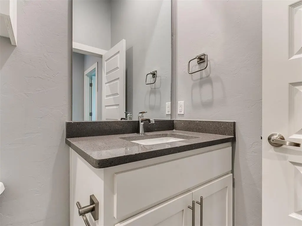 Photo 12 — 420 Remington Avenue, Jones, OK 73049