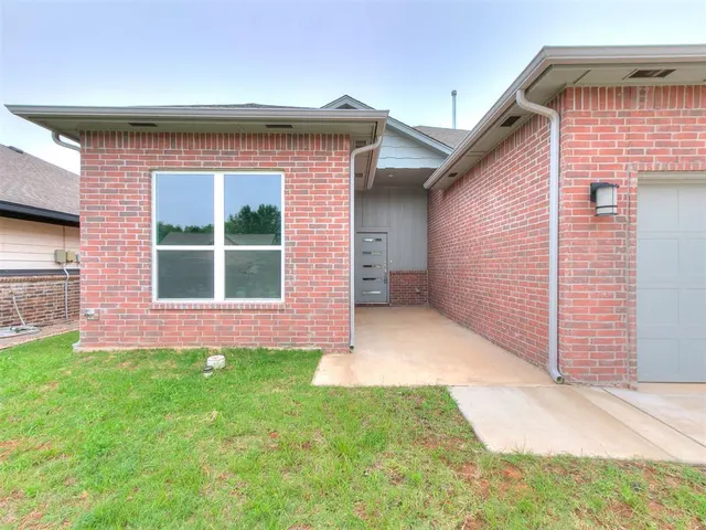 Photo 2 — 521 Remington Avenue, Jones, OK 73049