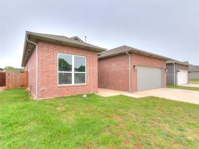 Photo 3 — 521 Remington Avenue, Jones, OK 73049