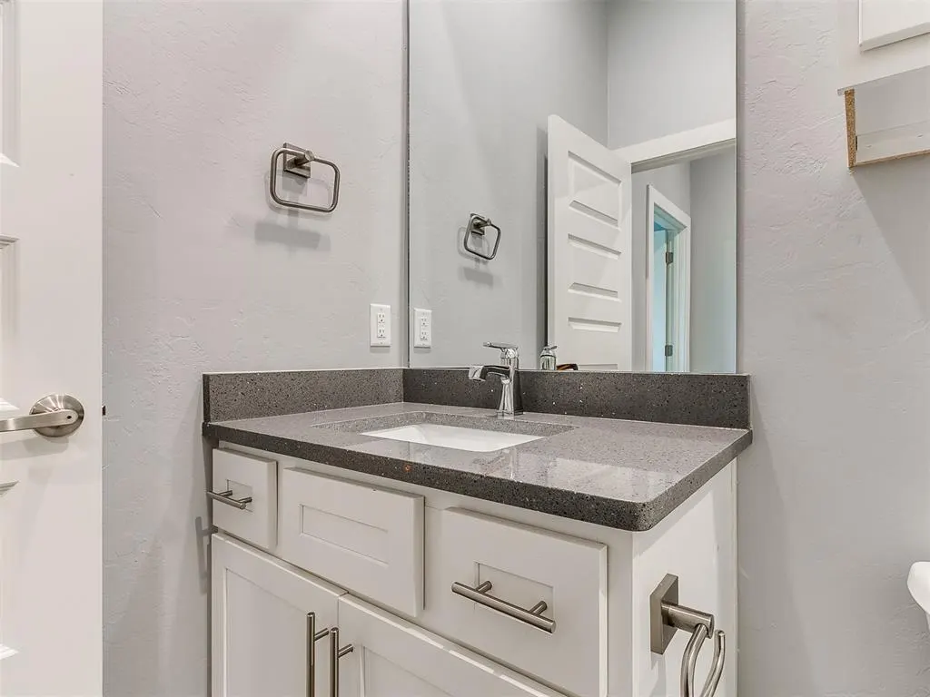 Photo 12 — 521 Remington Avenue, Jones, OK 73049