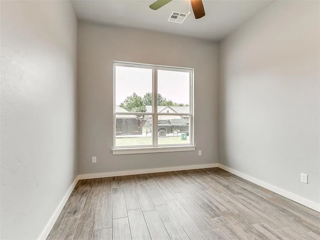 Photo 14 — 521 Remington Avenue, Jones, OK 73049