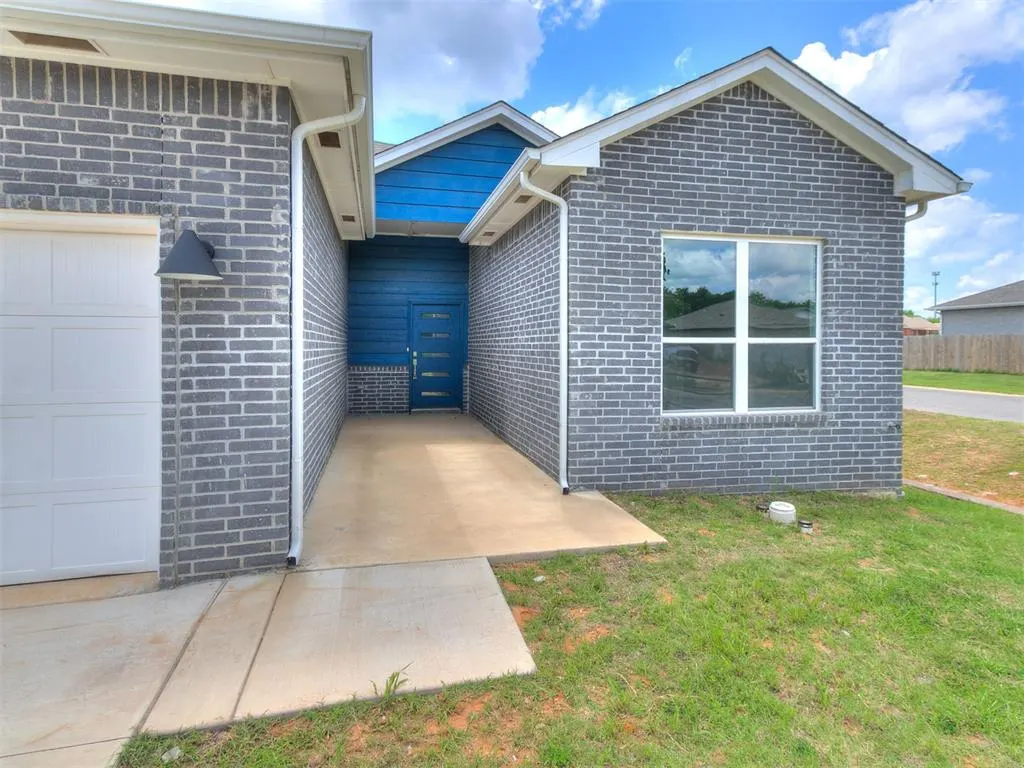 Photo 2 — 517 Remington Avenue, Jones, OK 73049