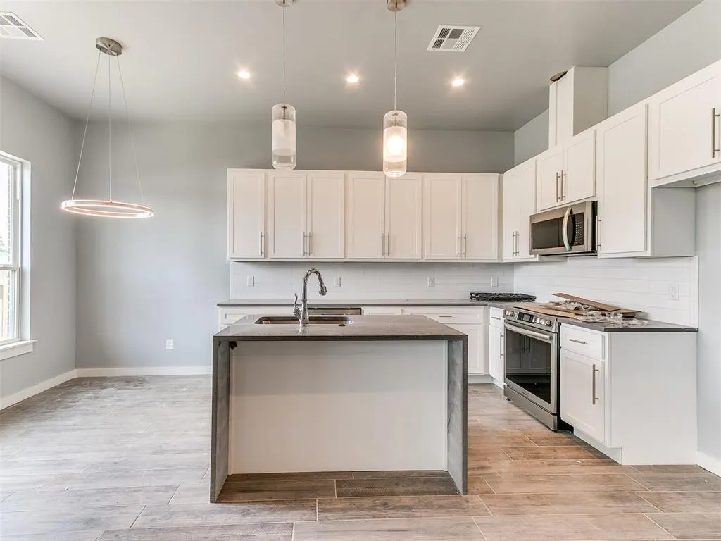 Photo 15 — 517 Remington Avenue, Jones, OK 73049