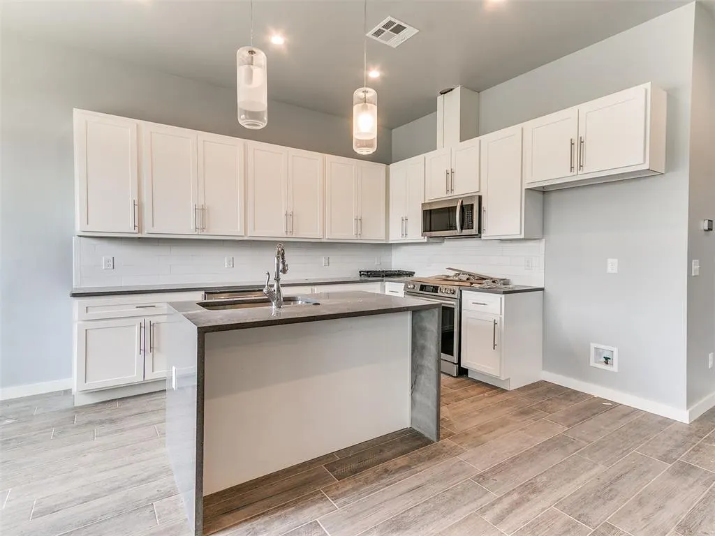 Photo 17 — 517 Remington Avenue, Jones, OK 73049