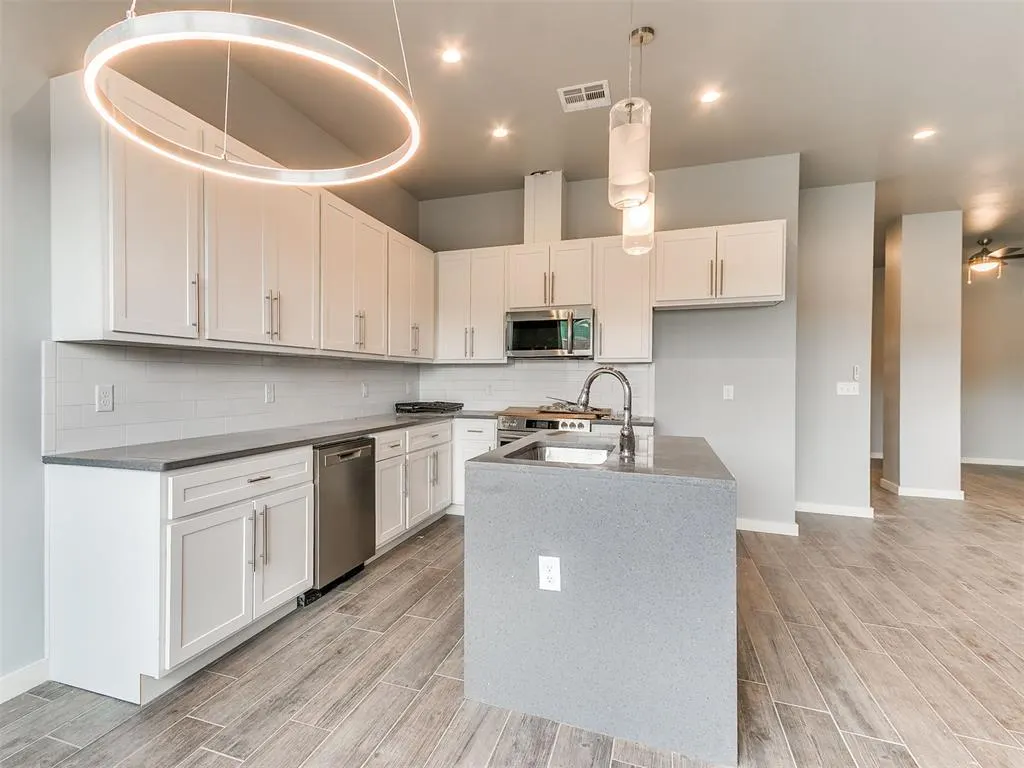 Photo 19 — 517 Remington Avenue, Jones, OK 73049