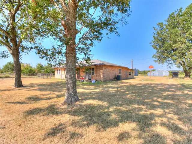 Photo 4 — 2349 S Harrah Road, Harrah, OK 73045