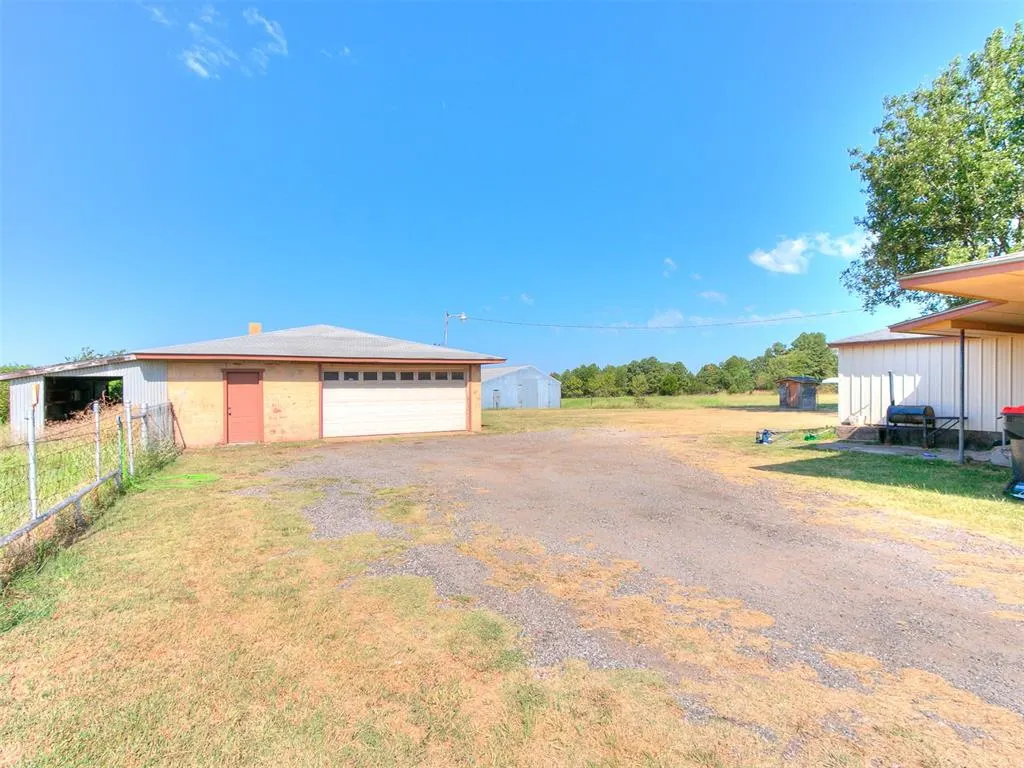 Photo 13 — 2349 S Harrah Road, Harrah, OK 73045