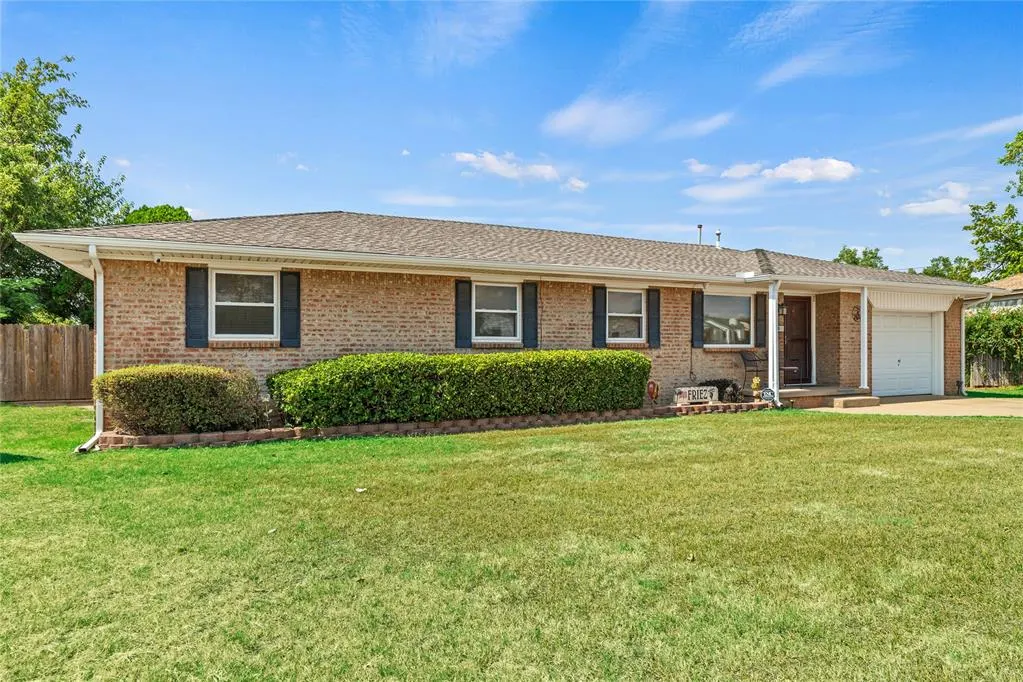 Photo 2 — 614 Circle Drive, Watonga, OK 73772