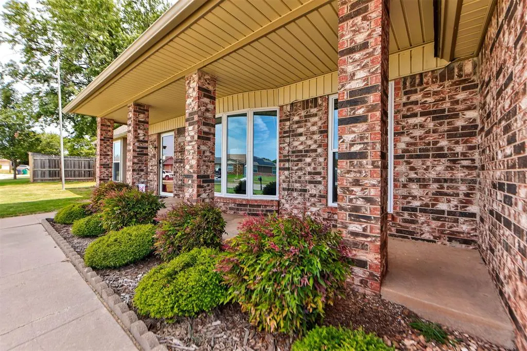 Photo 5 — 11504 Mackel Drive, Oklahoma City, OK 73170