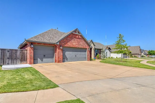 Photo 2 — 4217 Frontier Trail, Norman, OK 73072