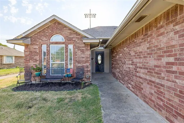 Photo 2 — 15900 Vicki Drive, Oklahoma City, OK 73170