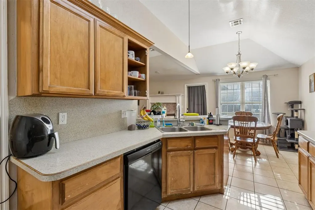 Photo 8 — 15900 Vicki Drive, Oklahoma City, OK 73170
