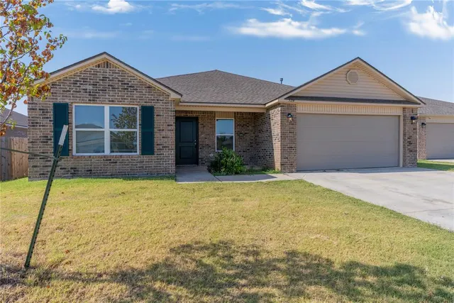 Photo 3 — 526 SE 3rd Terrace, Newcastle, OK 73065
