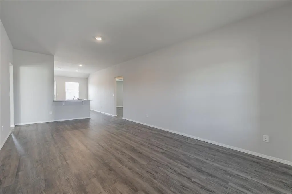 Photo 4 — 526 SE 3rd Terrace, Newcastle, OK 73065