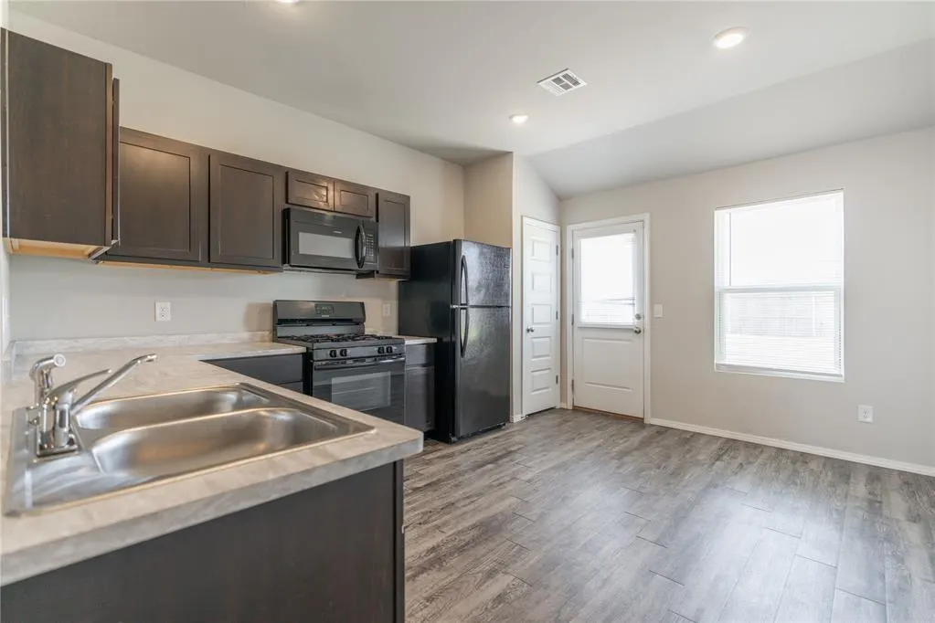 Photo 9 — 526 SE 3rd Terrace, Newcastle, OK 73065