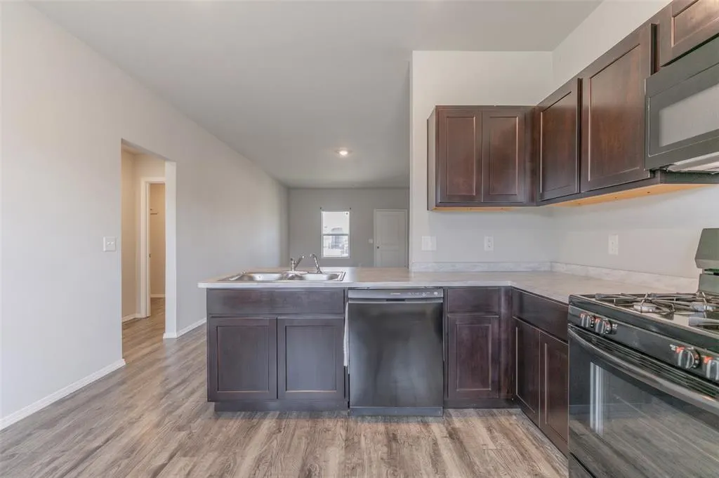 Photo 10 — 526 SE 3rd Terrace, Newcastle, OK 73065