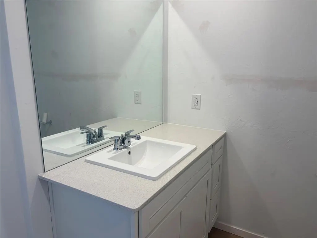 Photo 7 — 2008 Chestnut Oak Court, Oklahoma City, OK 73128