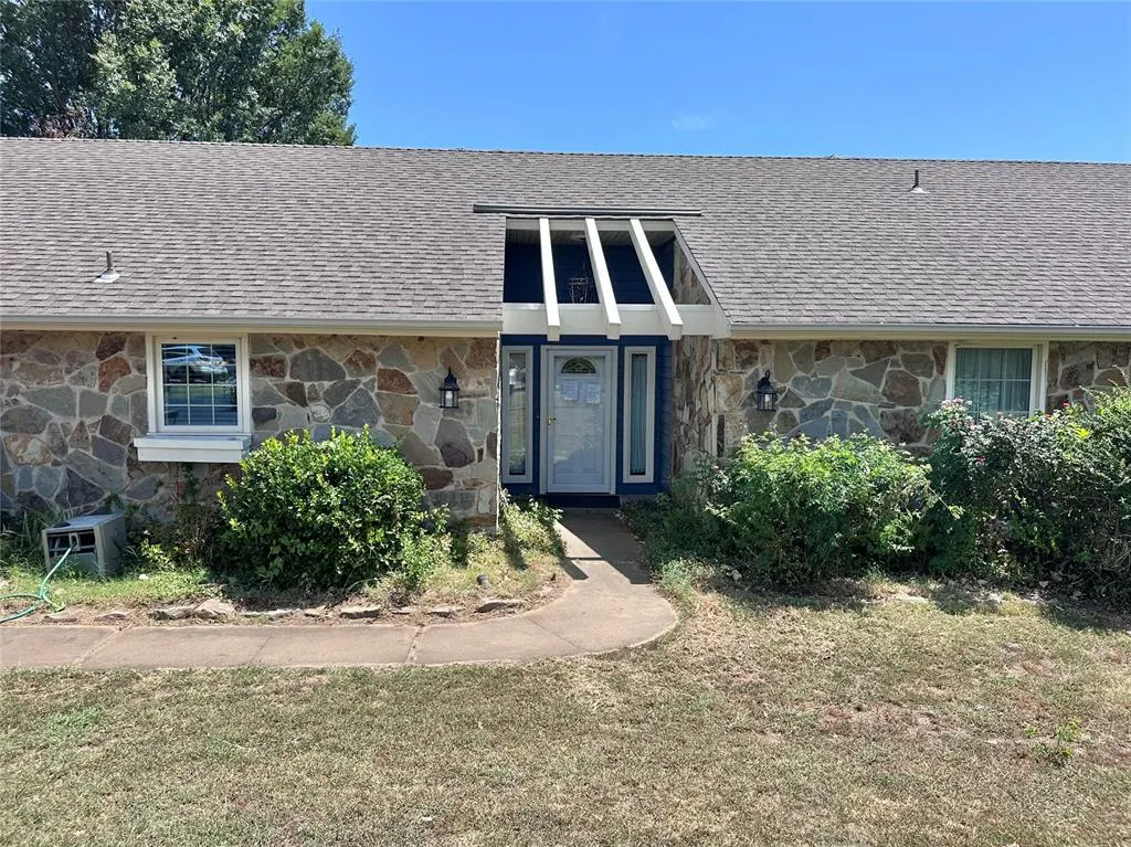 Photo 2 — 1 Oakridge Drive, Shawnee, OK 74804