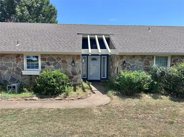 Photo 2 — 1 Oakridge Drive, Shawnee, OK 74804