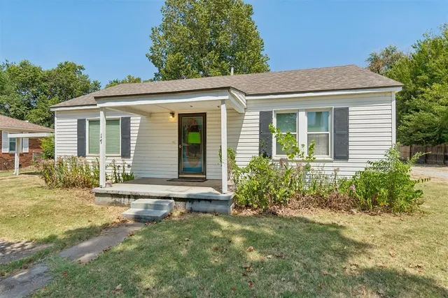 Front exterior — 17 E 11th Street, Edmond, OK 73034