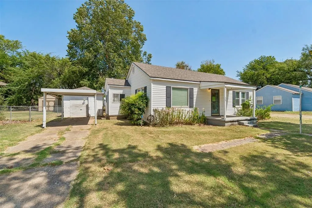 Photo 2 — 17 E 11th Street, Edmond, OK 73034