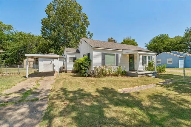 Photo 2 — 17 E 11th Street, Edmond, OK 73034