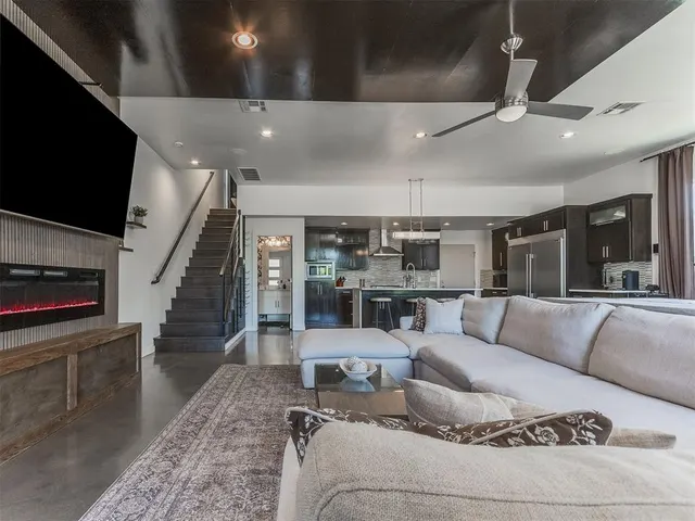 Photo 5 — 1604 NW 10th Street, Oklahoma City, OK 73106