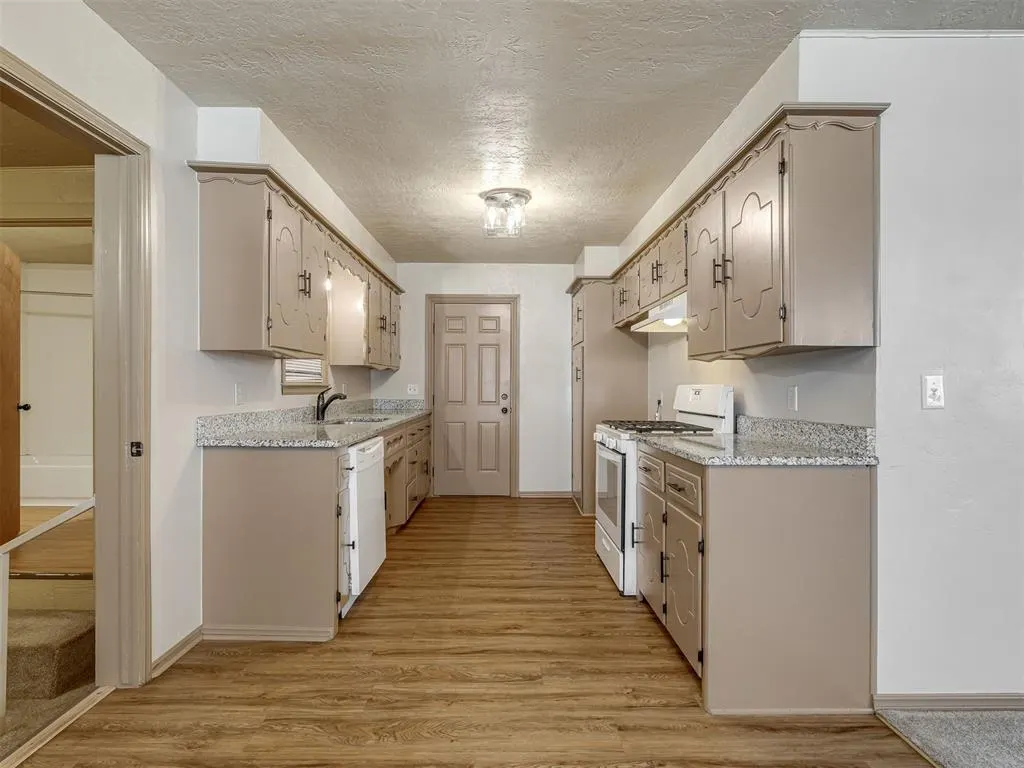 Photo 10 — 704 N Madison Avenue, Blanchard, OK 73010