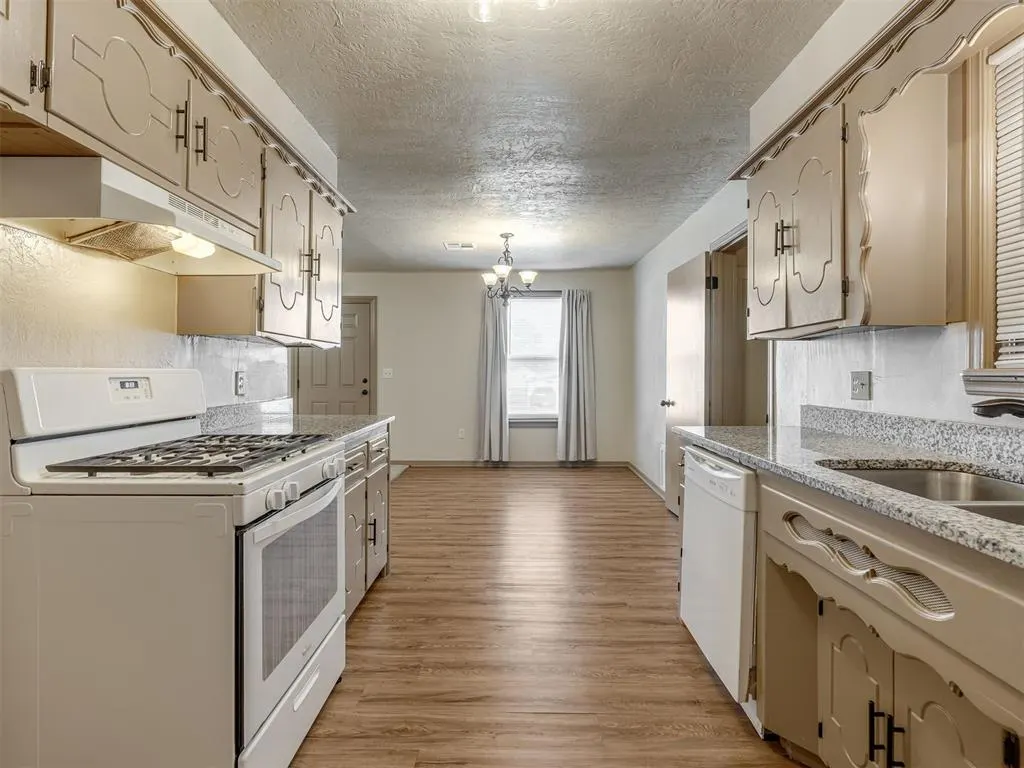 Photo 11 — 704 N Madison Avenue, Blanchard, OK 73010