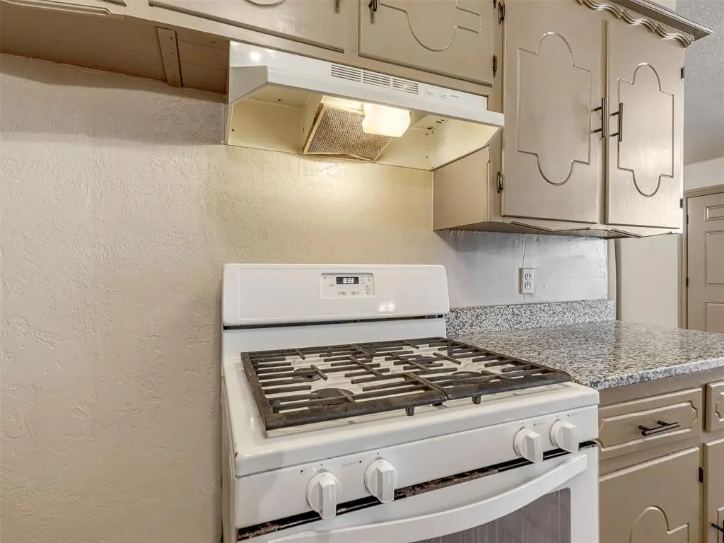 Photo 12 — 704 N Madison Avenue, Blanchard, OK 73010
