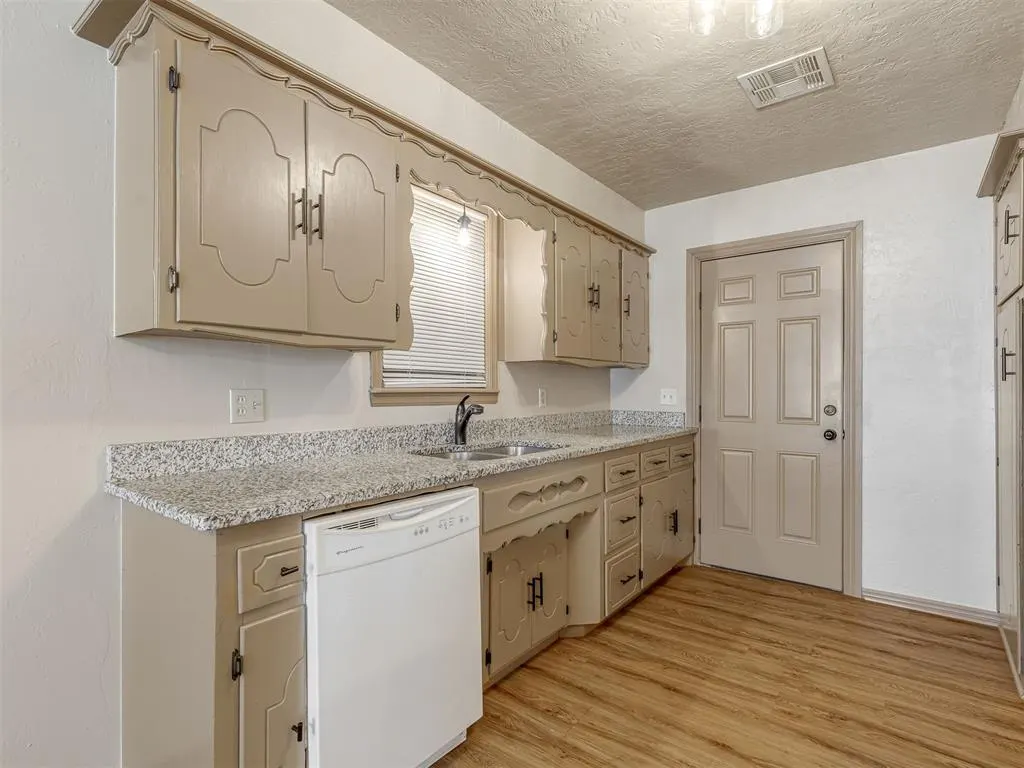 Photo 14 — 704 N Madison Avenue, Blanchard, OK 73010