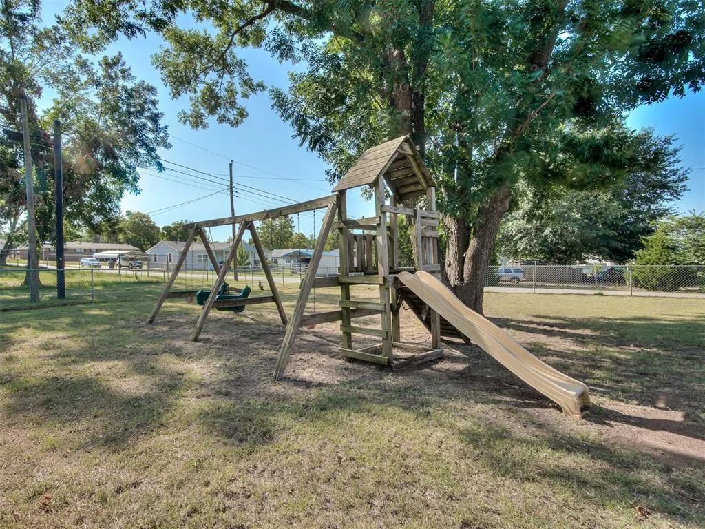 Photo 32 — 704 N Madison Avenue, Blanchard, OK 73010