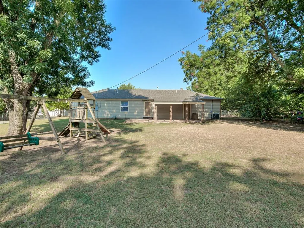 Photo 34 — 704 N Madison Avenue, Blanchard, OK 73010