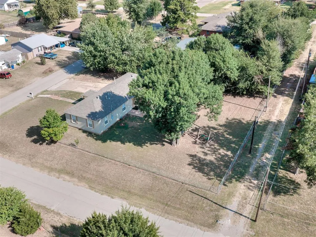 Photo 36 — 704 N Madison Avenue, Blanchard, OK 73010