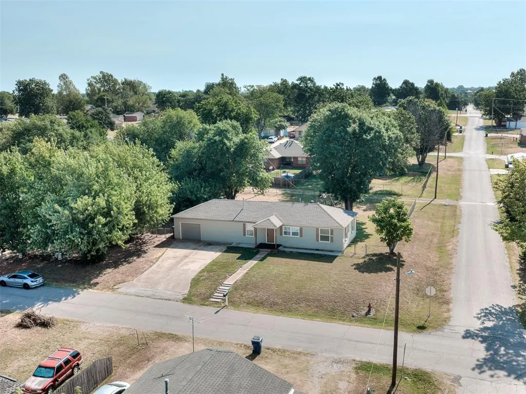 Photo 37 — 704 N Madison Avenue, Blanchard, OK 73010