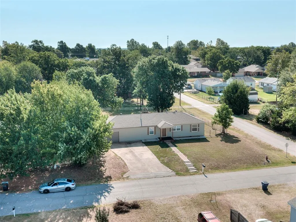Photo 38 — 704 N Madison Avenue, Blanchard, OK 73010