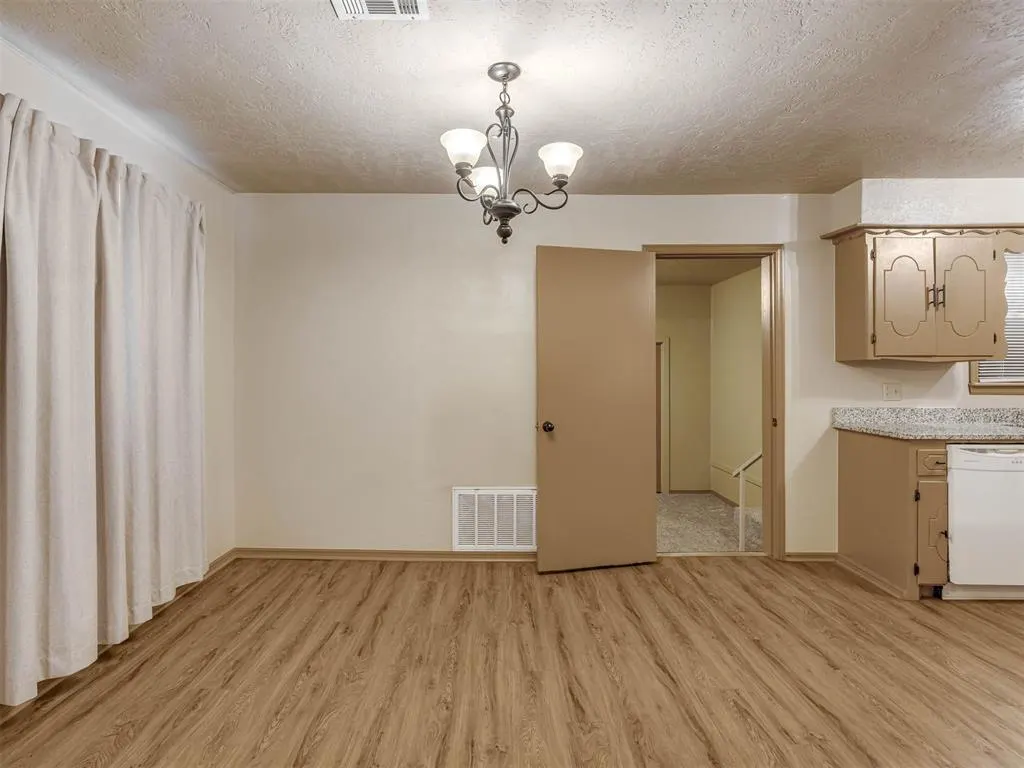 Photo 9 — 704 N Madison Avenue, Blanchard, OK 73010