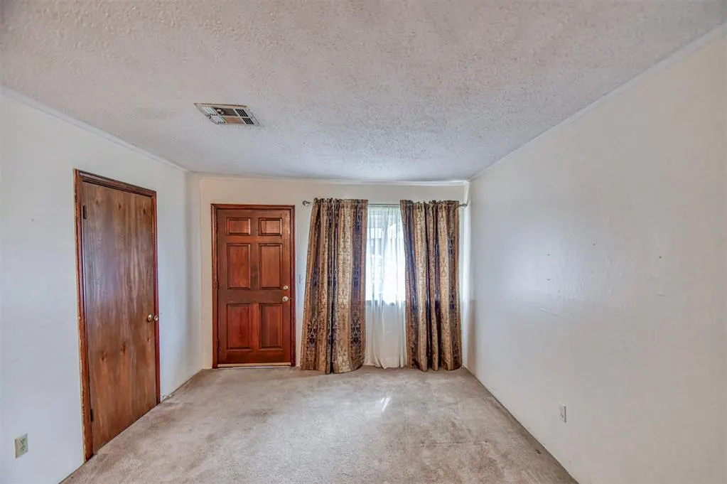 Photo 3 — 1135 Elmhurst Street, Moore, OK 73160