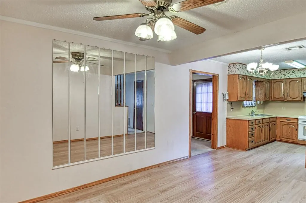 Photo 6 — 1135 Elmhurst Street, Moore, OK 73160