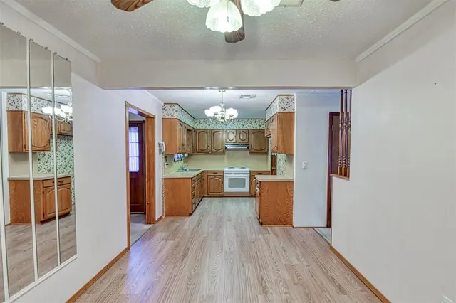 Photo 7 — 1135 Elmhurst Street, Moore, OK 73160