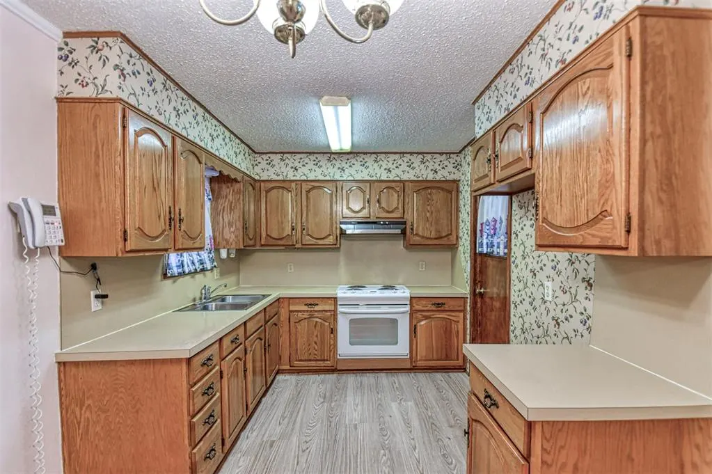 Photo 8 — 1135 Elmhurst Street, Moore, OK 73160