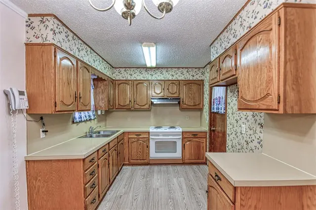 Photo 8 — 1135 Elmhurst Street, Moore, OK 73160