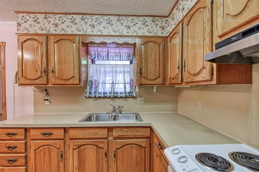 Photo 10 — 1135 Elmhurst Street, Moore, OK 73160