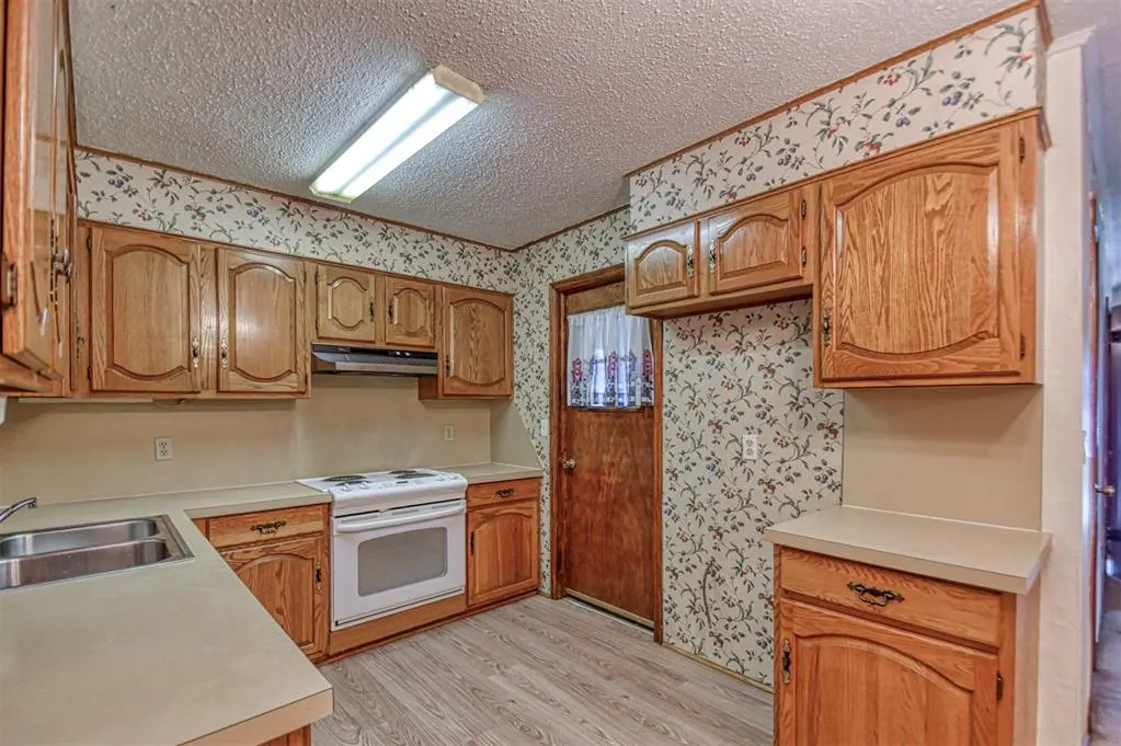 Photo 12 — 1135 Elmhurst Street, Moore, OK 73160